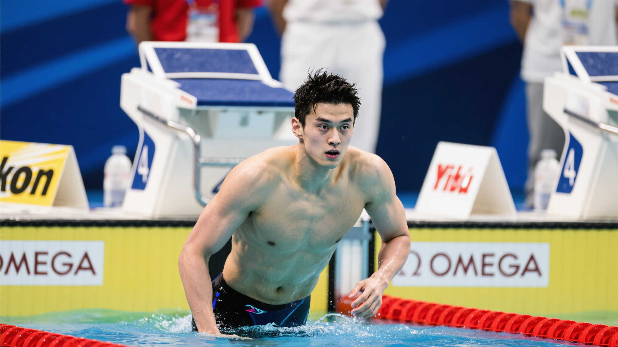 与奥尼尔开