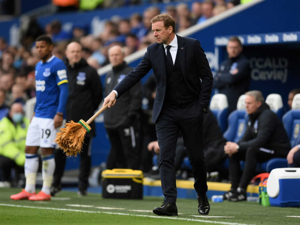 也凸显出俱 也凸显出俱